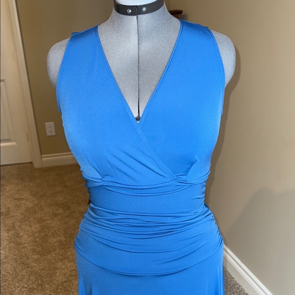 Reitmans Blue Sleeveless Midi Dress with V-Neck and Ruched Waist - Picture 3 of 12